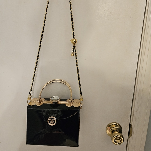 Elegant Black and Gold Women's Bag - Picture 2 of 11